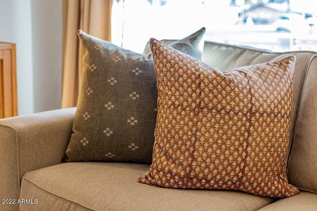 Building Photo - 1148 E Glenn Dr