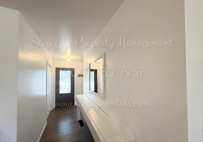 Building Photo - Cozy 3-Bedroom 2-Bath Retreat Nestled in the Trees!