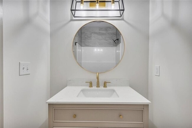 Building Photo - 3 Forsyth St NE