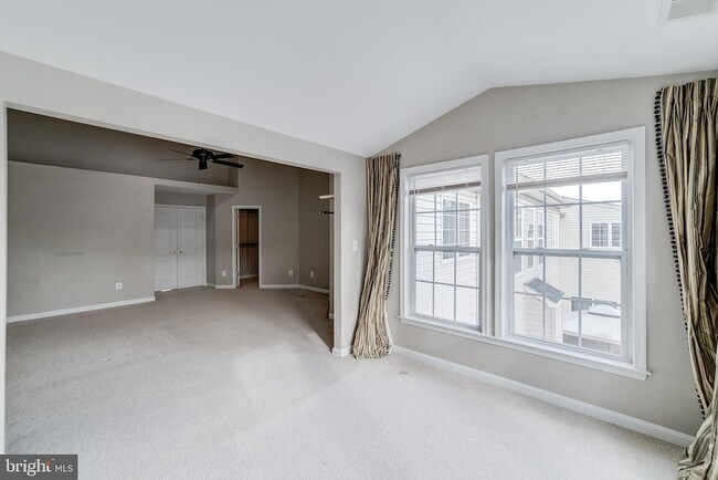 Building Photo - 22072 Avonworth Square