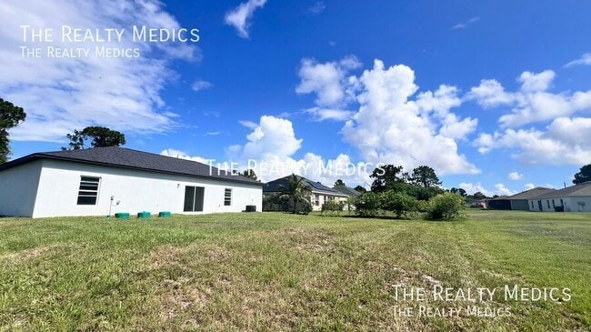 Building Photo - 3299 Bowline Ave