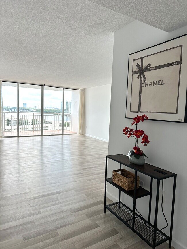 Building Photo - 18041 Biscayne Blvd