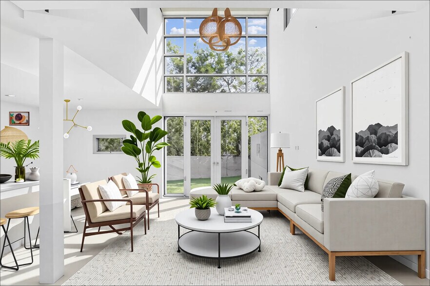 Building Photo - 4111 Sunset Blvd