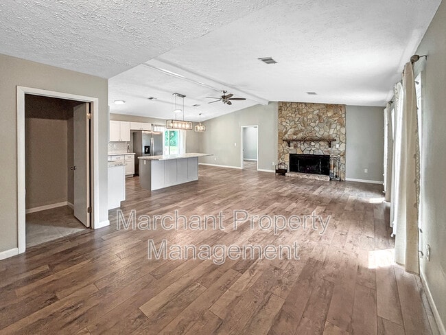 Building Photo - 5 Oak Hollow Ct