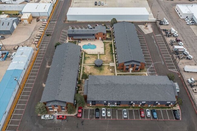 Building Photo - 4320 Canyon Dr