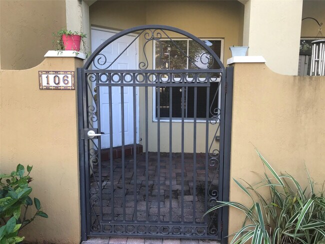 Building Photo - 2851 Prospect Rd