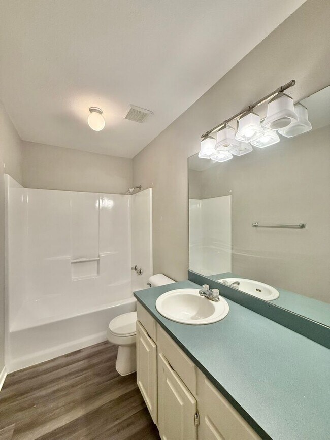 Building Photo - Langley Westminster Duplex