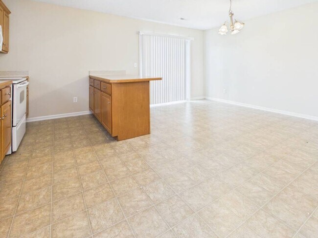 Building Photo - 703 Iron Horse Dr