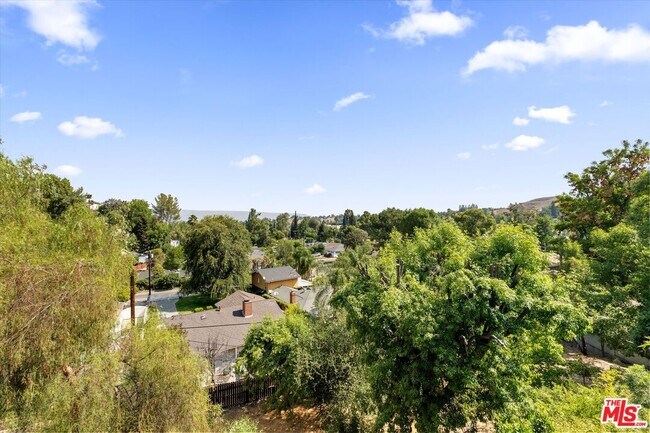 Building Photo - 4950 Marmol Dr