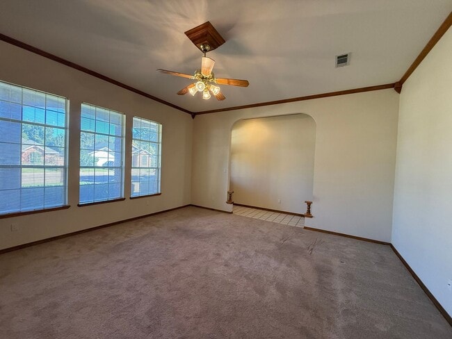 Building Photo - Beautiful 4 Bedroom Home Located in the Zi...
