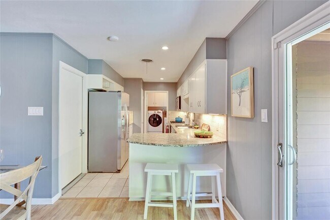 Building Photo - 3000 Mohawk Rd