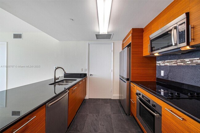 Building Photo - 50 Biscayne Blvd