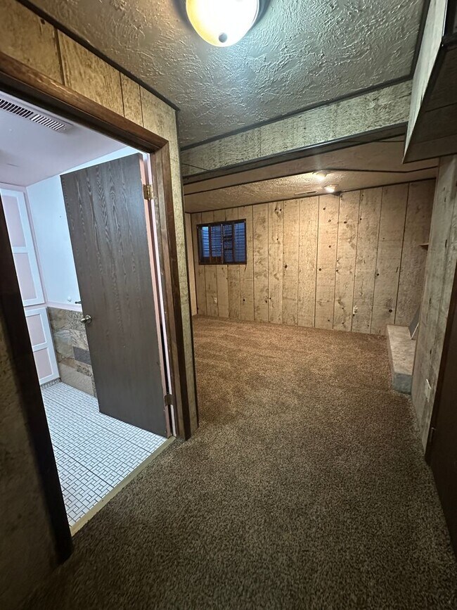 Building Photo - Spacious, three level, 4 Bed 2.5 bath Townhome in Ammon right behind the Walmart on Hitt.