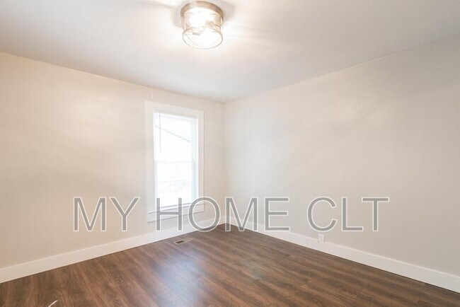 Building Photo - 1108 W Walnut Ave