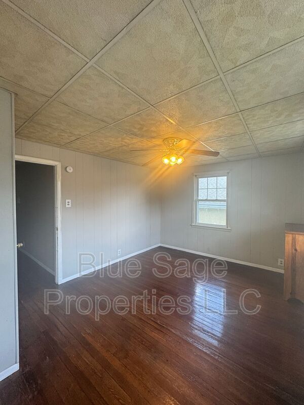 Building Photo - 3207 Albemarle Ave