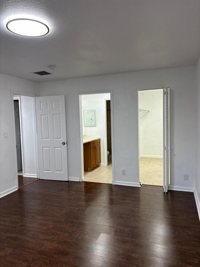 Building Photo - 2862 NW 55th Ave