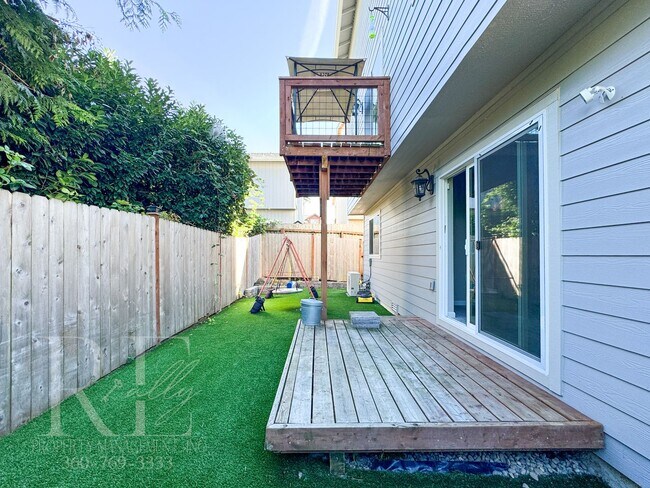 Building Photo - SUPERSIZED 5-Bd HOME