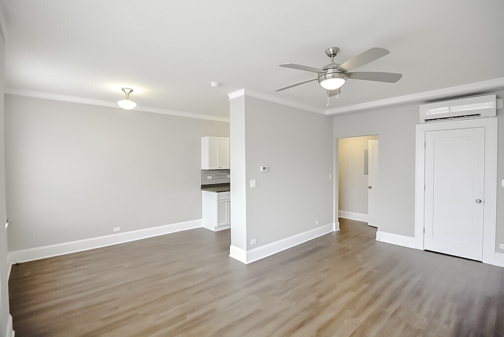Building Photo - 817 W Lakeside Pl