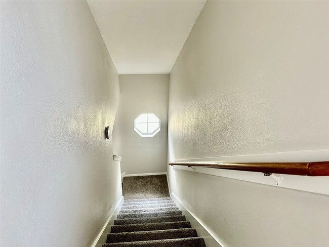 Building Photo - 3910 Mossy Pl Ln