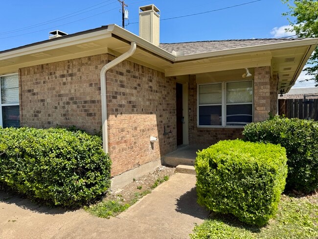 Building Photo - 9842 Camfield Ave