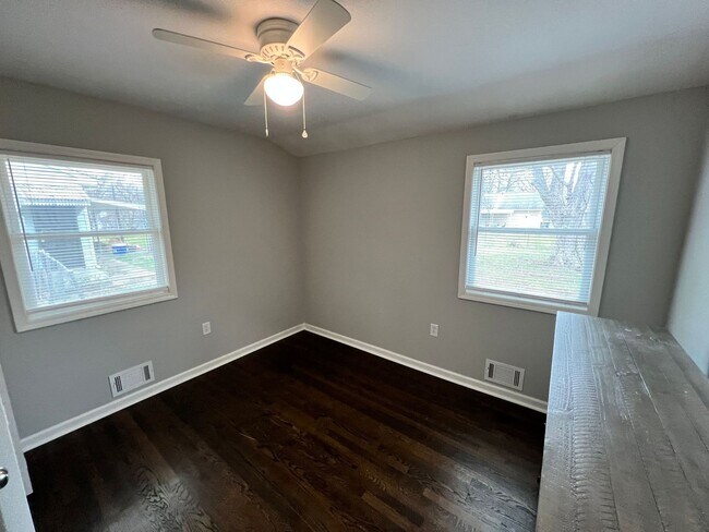 Building Photo - Inviting 3 Bedroom Home with Garage & Storage Space