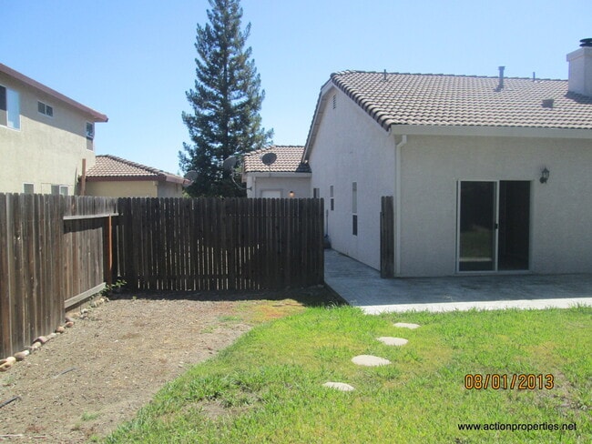 Building Photo - Rocklin Single Story Great Room 3 Bedroom 3 Car Large Yard Gardner