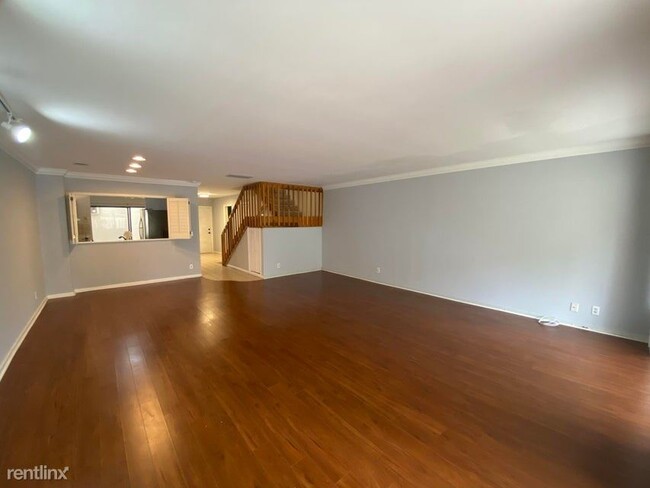 Building Photo - 3 br, 2.5 bath House - 1800 Embassy Dr Apt...