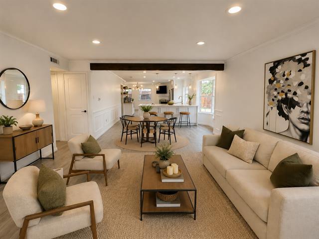 Building Photo - 733 Middle Cove Dr