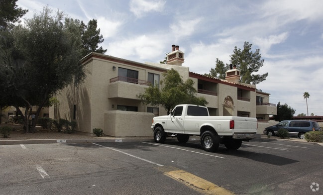 Building Photo - Los Coronados