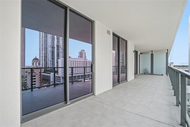Building Photo - 275 1st Ave S