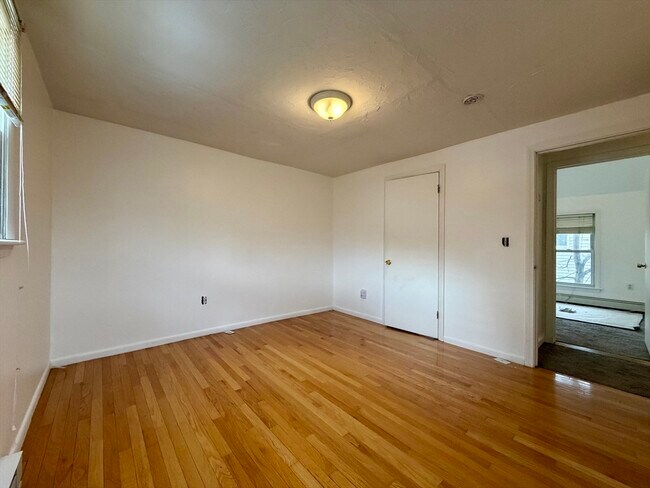 Building Photo - 98 W Spring St