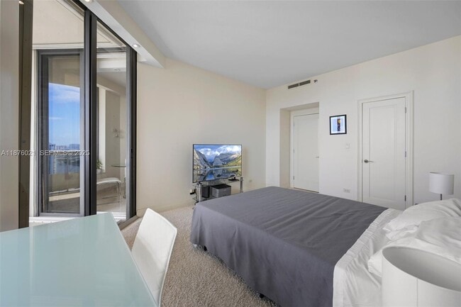 Building Photo - 20191 E Country Club Dr