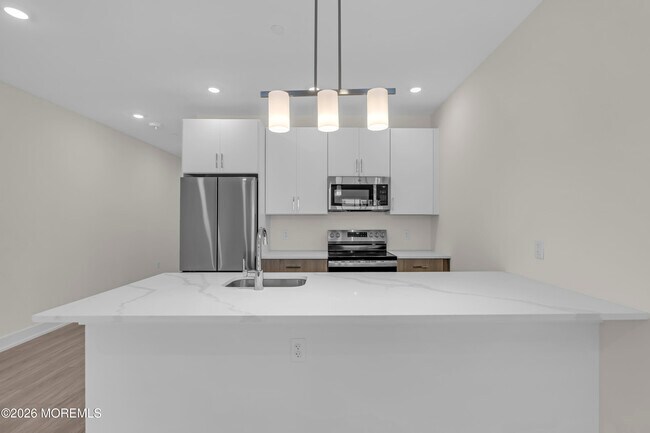 Building Photo - 19 Carr Ave