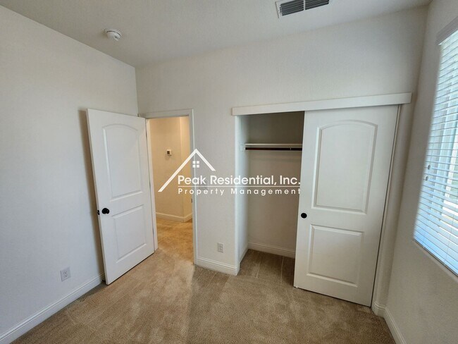 Building Photo - Very Nice 4bd/3ba Elk Grove Home in Gated Community!