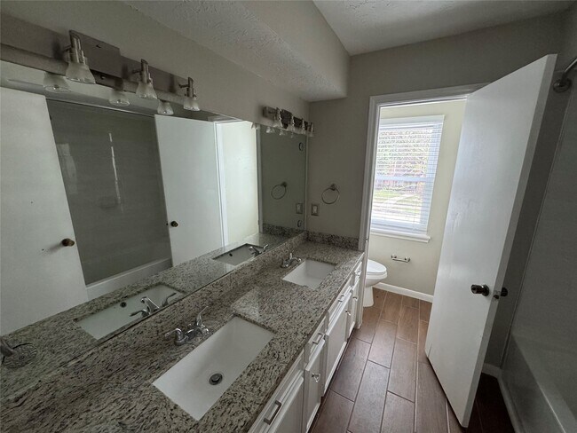 Building Photo - 11821 Westmere Dr