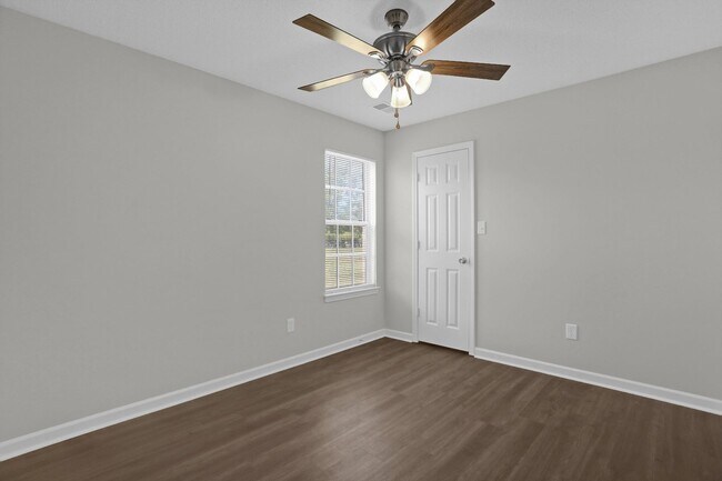 Building Photo - 1676 Joy Cir