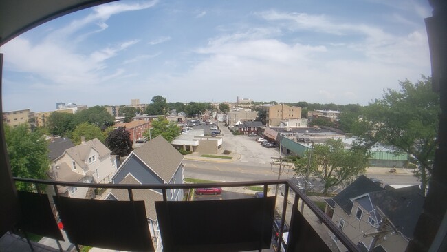 Building Photo - 336 Lathrop Ave