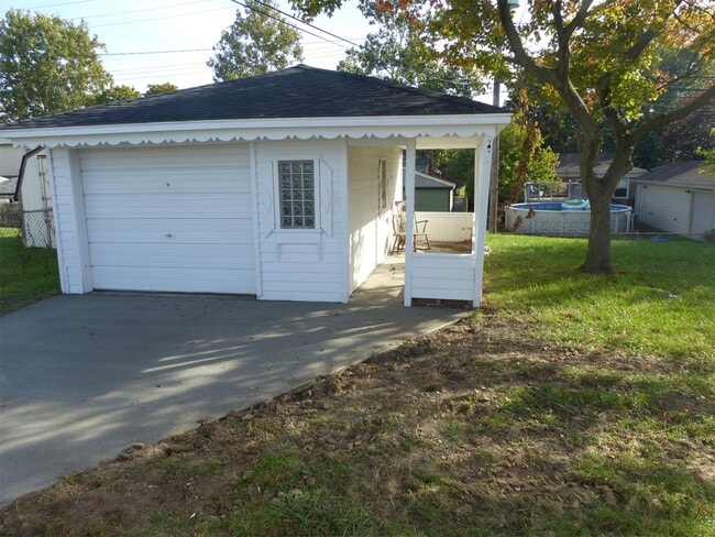 Building Photo - 7571 Pardee Rd