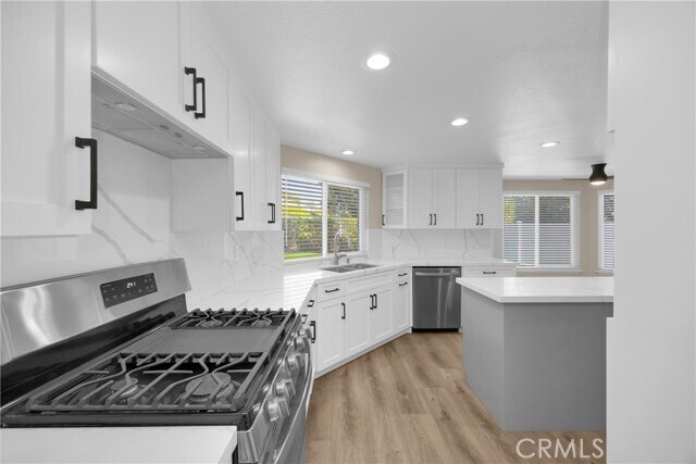 Building Photo - 5700 Torrey Pine Pl