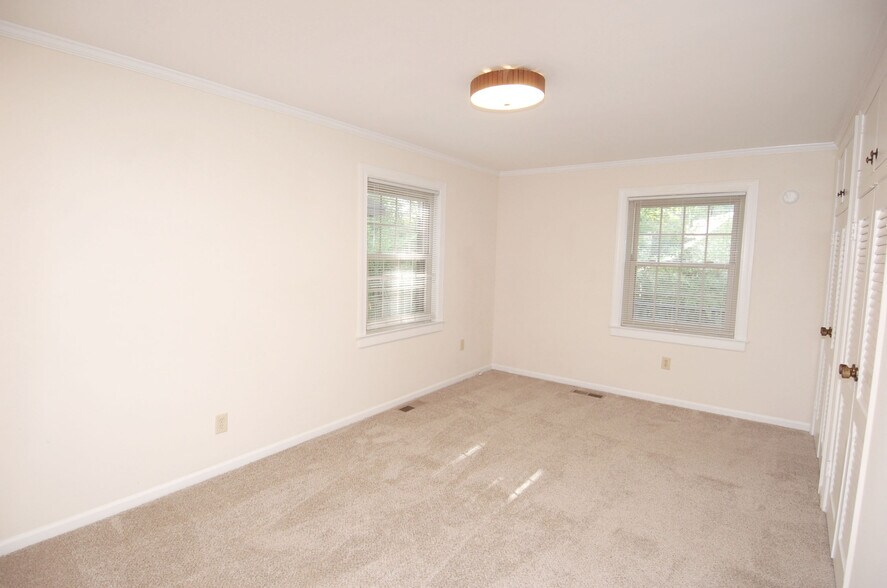 Building Photo - 706 Smedes Pl