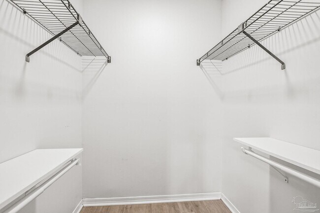 Building Photo - 10601 Silver Creek Dr