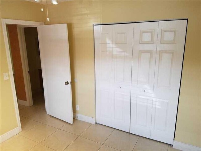 Building Photo - 8750 Royal Palm Blvd