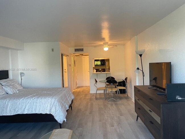 Building Photo - 2560 S Ocean Blvd