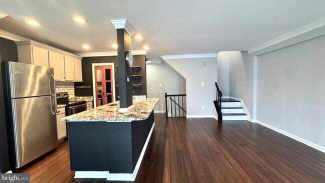 Building Photo - 15402 Manor House Terrace