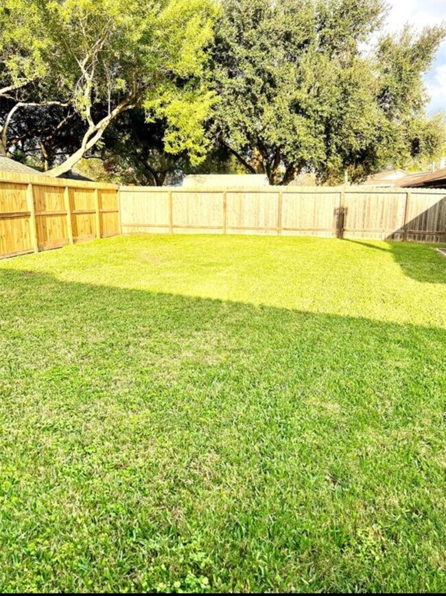 Building Photo - 2826 Pickett Dr