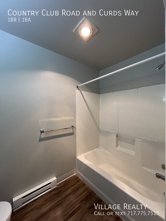 Building Photo - 631 Country Club Rd