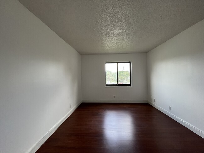 Building Photo - 3720 NW 88th Ave