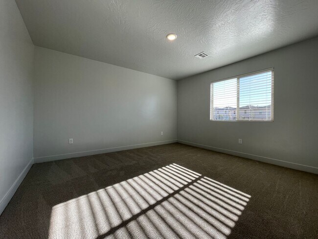 Building Photo - 3168 E Sky Rim Wy