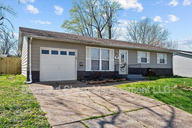 Primary Photo - 807 Estate Dr