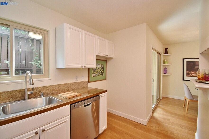 Building Photo - 111 Ascot Ct